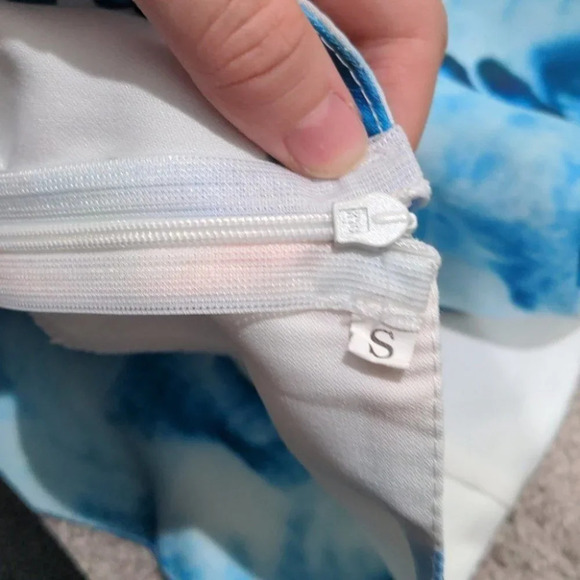 Blue Abstract print skater skirt Size Small - Picture 5 of 6